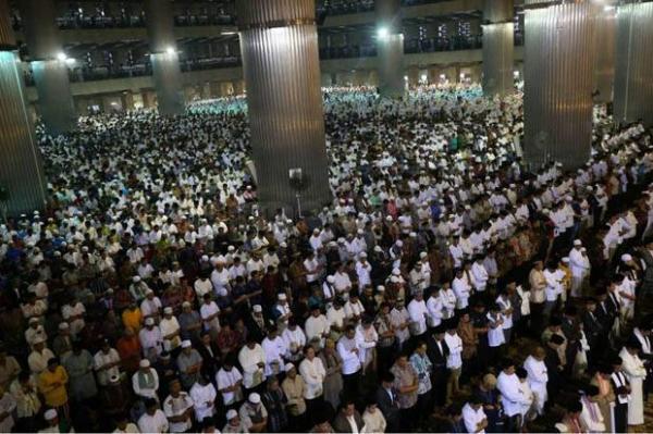 tata cara sholat idul fitri Tata cara sholat Idul Fitri yang benar sesuai tuntunan. (Foto: SINDOnews)
