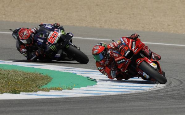 Bagnaia Pembalap Lenovo Ducati, Francesco Bagnaia, berhasil keluar sebagai pemenang di MotoGP Spanyol 2022. Dia tampil tak terbendung di 20 lap. (foto: REUTERS/Jon Nazca).