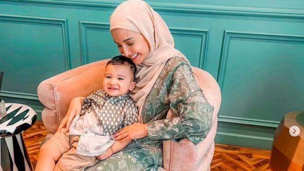 Artis yang Berhijab Setelah Memiliki Anak. (Foto: Instagram)
