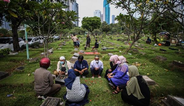 Doa Ziarah Kubur untuk Orang Tua Sesuai Sunnah
