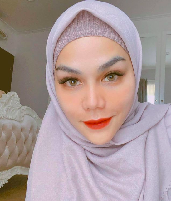 Screen Shot 2022 05 03 At 11 32 01 Deretan Artis Mualaf Merayakan Lebaran. (Foto: Instagram)