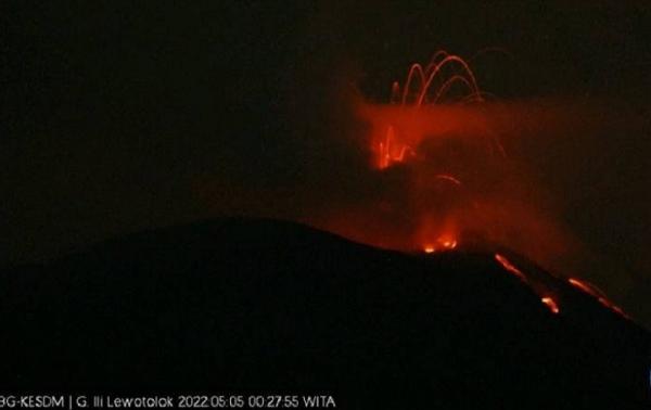 Gunung Ile Lewotolok Erupsi Dokumentasi erupsi Gunung Ile Lewotolok di Kabupaten Lembata, Provinsi Nusa Tenggara Timur yang terjadi November 2020. (FOTO ANTARA/Aken Udjan)