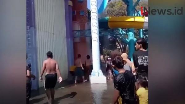 korban waterpark kenjeran Suasana saat waterpark Kenjeran Surabaya ambrol. (Foto: iNews.id)