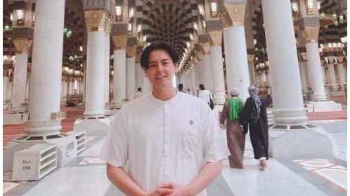 Artis tampan keturunan Tionghoa beragama Islam, Roger Danuarta Artis tampan keturunan Tionghoa beragama Islam, Roger Danuarta