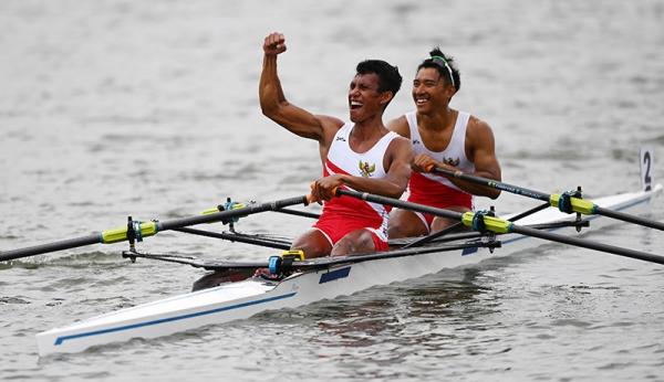 11 Ant Dayung Emas 1 Tim dayung Indonesia ditargetkan meraih 7 medali emas dalam ajang SEA Games 2021 di Vietnam. Target itu berhasil dilampaui karena para atlet dayung Indonesia menyumbang 8 medali emas dan 6 medali perak dan membuat mereka keluar sebagai juara umum. (foto: Antara)
