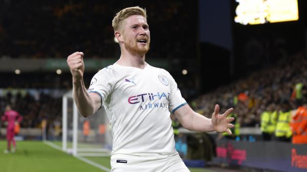 Kevin De Bruyne Manchester City pesta 5-1 atas Wolverhampton Wanderers pada pekan ke-33 Liga Inggris di Molineux Stadium, Kamis (12/5/2022) dini hari WIB. (Foto: Reuters/Peter Cziborra)