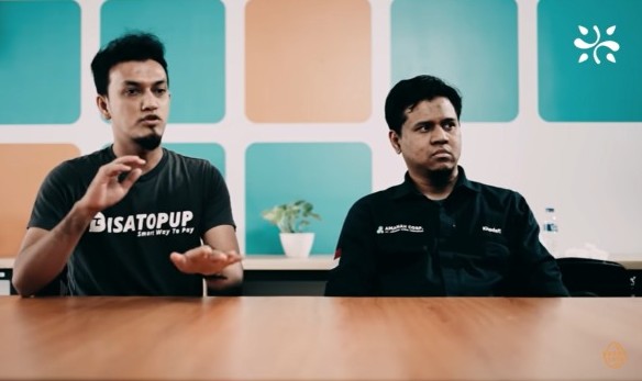 Firmansyah dan Khadafi Firmanysah dan Khadafi. Foto: YouTube Pecah Telur