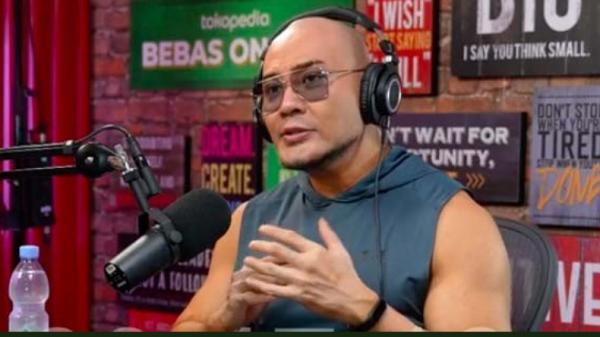 Deddy Deddy Corbuzier akan menunaikan ibadah haji pada tahun ini. (foto: Instagram)