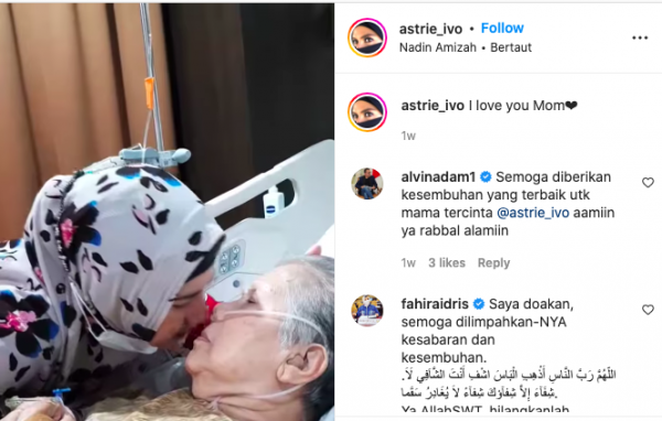 Screen Shot 2022 05 20 At 19 19 42 Momen kenangan Astri Ivo dengan sang ibunda di rumah sakit. (Foto: Instagram)