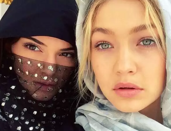 Artis Hollywood Tampil Cantik saat Kenakan Hijab. (Foto: Instagram)