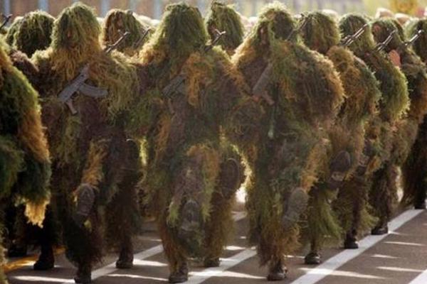 Seragam militer para sniper atau penembak jitu di Iran. (Foto: Dok. SINDOnews)