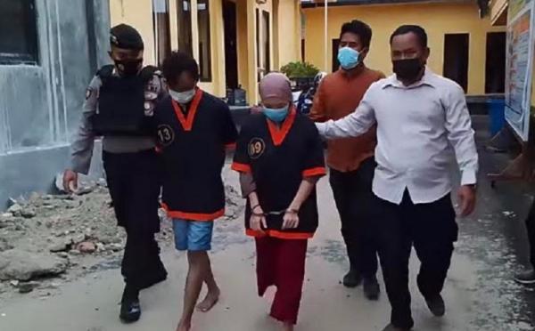 Pelaku Buang Bayi Polisi menangkap pasangan M (20) dan S (19) yang membuang bayi mereka. (Foto: iNews/Sigit Dzakwan)