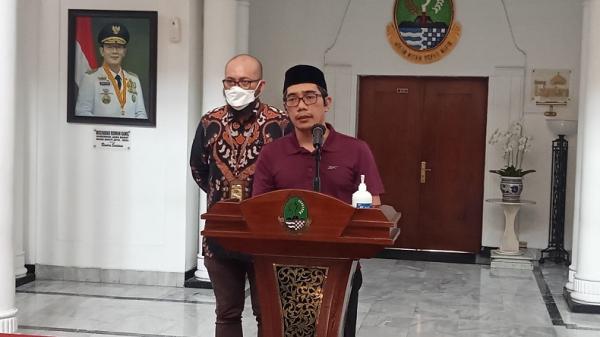 Elpi Nazmuzaman, adik kandung Ridwan Kamil atau paman dari Eril. (FOTO: iNews/ERVAN DAVID)