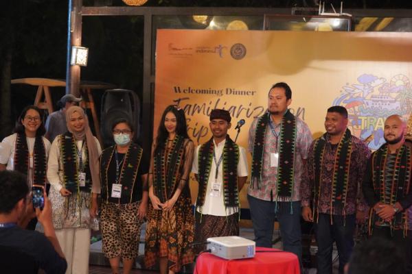 WhatsApp Image 2022 05 30 At 10 17 22 AM Para peserta Farmtrip wisata religi dan budaya di Labuan Bajo. (Foto: istimewa)