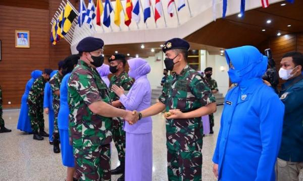 Pecah Bintang Tni Al 12 Pati TNI AL naik pangkat setingkat lebih tinggi. (Foto: Ist)