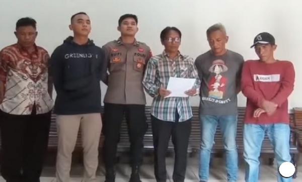 Minta Maaf Mediasi antara warga dengan anggota PRC Samapta Polda Kalbar. (Foto: Instagram @prc_samaptapoldakb)
