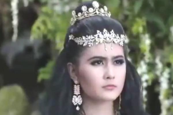 Talitha Curtis Winn Artis Indonesia yang berperan sebagai Nyi Roro Kidul. (Foto: hiburan)