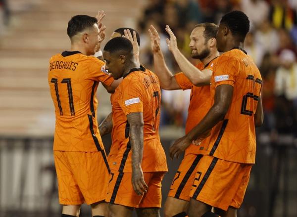 Belgia vs Belanda Belanda menang telak 4-1 atas Belgia di laga Grup A4 UEFA Nations League 2022. Memphis Depay menggila. (foto: REUTERS/Johanna Geron).