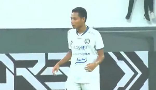 Evan Dimas Nama Evan Dimas jadi perbincangan hangat pecinta sepak bola Tanah Air. Namanya dicoret dari Timnas Indonesia karena cedera (Foto: Ist)