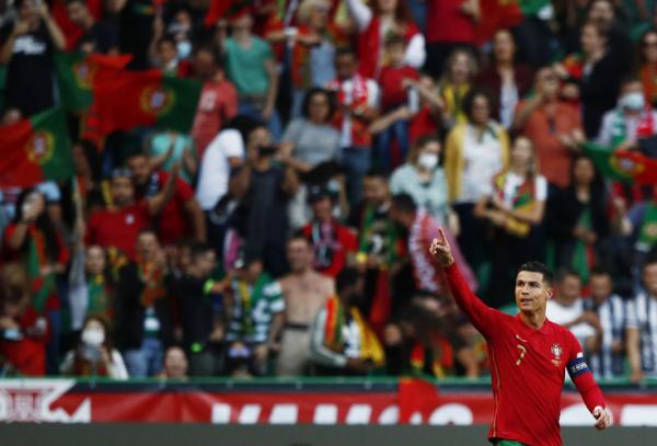 Cristiano Ronaldo Striker Portugal, Cristiano Ronaldo merayakan gol ke gawang Swiss dalam laga UEFA Nations League di Stadion Jose Alvalade, Senin (6/6/2022). (Foto: REUTERS)