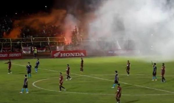 Laga uji coba PSM Makassar vs Sulut United di Stadion BJ Habibie. (Foto: iNews TV)
