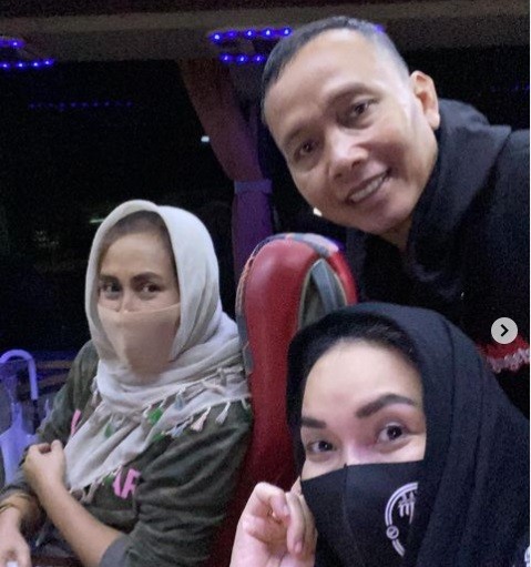 Ayu Ting Ting Deretan Artis Pernah Booking Bus Mewah. (Foto: Instagram)