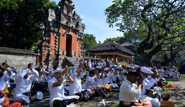08 Ant Galungan 3 Upacara adat di Bali. (ANTARA)