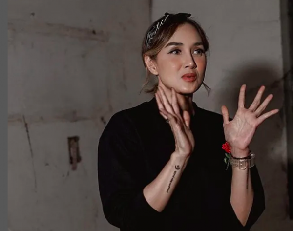 Screen Shot 2022 06 09 At 17 18 02 Artis Indigo Ngaku Bisa Lihat Makhluk Gaib. (foto: instagram)
