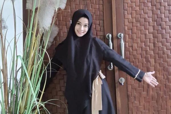 Jihan Fahira artis 1990-an Artis lawas yang memutuskan hijrah di usia muda. (Foto: Instagram)