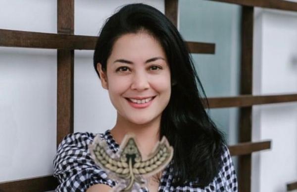 Lulu Tobing Pasangan Artis Kembali Mesra Setelah Batal Cerai. (foto: instagram)