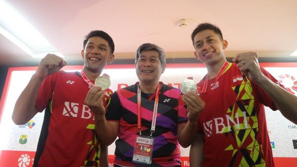 Fajar/Alfian dan Herry IP Herry Iman Pierngadi (IP) membongkar kunci sukses Fajar Alfian/Muhammad Rian Ardianto menjuarai Indonesia Masters 2022. Begini pengakuan Herry IP. (Foto: Bagas/MPI).