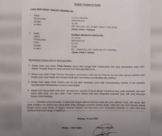 Surat pernyataan mantan Bupati Busel La Ode Arusani terkait candaannya membawa tas berisi bom saat naik pesawat. (Foto: iNews TV/Andhy Eba)