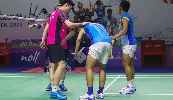 17 Yeremia 4 Yeremia Erich Yoche Yacob Rambitan, mengalami cedera mengerikan dalam babak perempat final Indonesia Open 2022. PBSI mengungkapkan kondisi Yeremia (foto: MPI/Faisal Rahman).