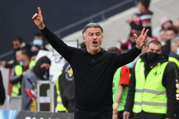 PSG terus berburu pelatih baru usai mendepak Mauricio Pochettino beberapa hari lalu. Terbaru, PSG mendekati pelatih Nice Christophe Galtier usai ditolak Zidane. (foto: Twitter/FabrizioRomano).