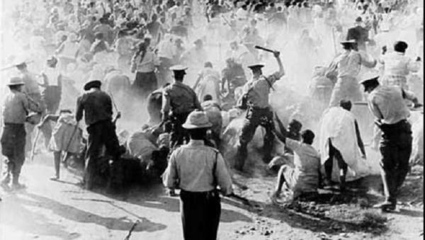 Pembantaian Sharpeville. (Foto: telesurenglish.net)