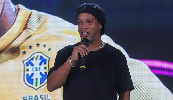 Ronaldinho Raffi Ahmad 4 Ronaldinho memulai rangkaian kegiatannya di Malang, Jawa Timur (Avirista Midaada/MNC Portal)