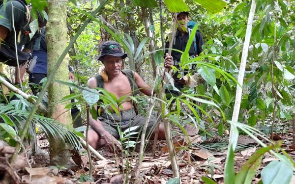 Kisah Sang Pemburu Harimau Taubat 2 Sang Pemburu Harimau Taubat Mengubur Alat Buruannya di Hutan (Foto: iNews/Demon Fajri)
