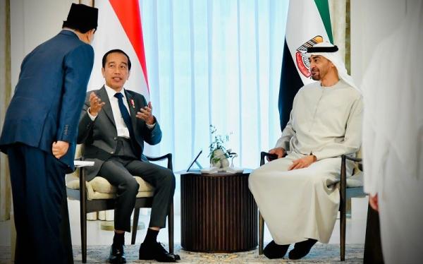 Prabowo Jokowi Mbz 4 Menhan Prabowo Subianto mendampingi Presiden Joko Widodo (Jokowi) bertemu dengan Presiden Uni Emirat Arab (UEA) Sheikh Mohamed bin Zayed bin Sultan Al Nahyan atau MBZ di Istana Al Shatie, Abu Dhabi, Jumat (1/7/2022). (Foto: Ist)