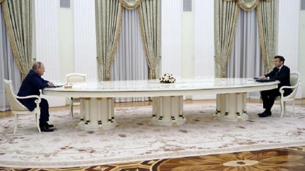 Presiden Rusia Vladimir Putin Presiden Rusia Vladimir Putin saat bertemu Presiden Prancis Emmanuel Macron (foto: AP)