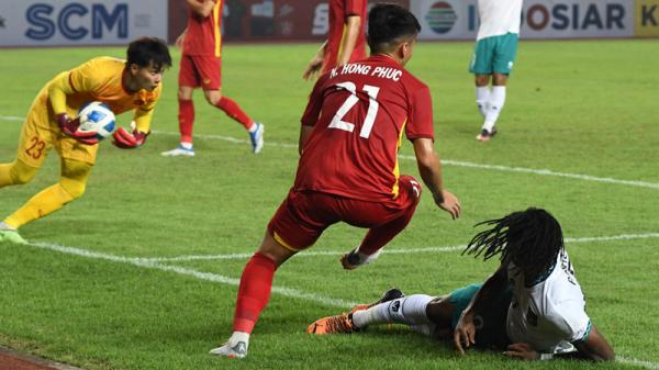 Indonesia vs Vietnam berakhir imbang 0-0 pada laga perdana Grup A Piala AFF U-19 2022 di Stadion Patriot Candrabhaga, Sabtu (2/7/2022) malam WIB. (Foto: ANTARA FOTO/Fakhri Hermansyah)