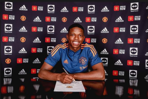 Malacia Manchester United resmi mendatangkan Tyrell Malacia untuk mengarungi musim baru 2022/2023. Malacia senang bukan main bisa gabung dengan Man United. (foto: Manchester United).
