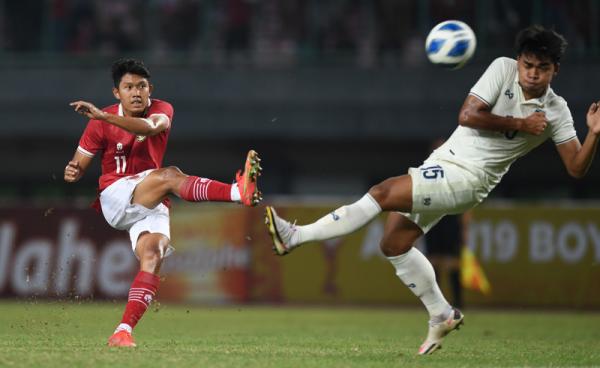 Indonesia vs Thailand Timnas Indonesia bermain imbang 0-0 melawan Thailand pada laga Grup A Piala AFF U-19 2022 di Stadion Patriot Candrabhaga, Rabu (6/7/2022) malam WIB. (Foto: Antara)