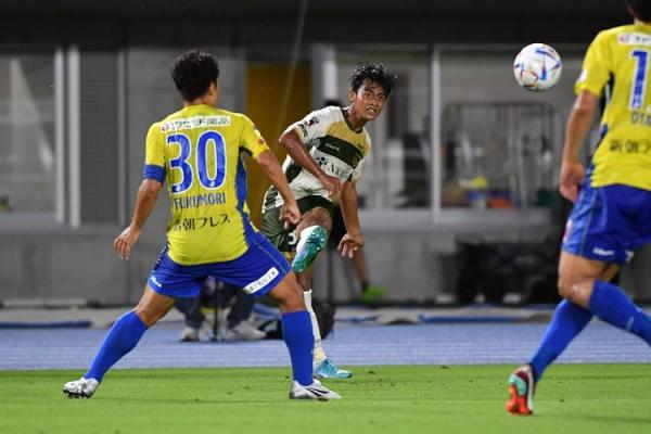 arhan debut di Tokyo Verdy Pratama Arhan baru saja melakoni debut bersama tim barunya, Tokyo Verdy. Pelatih Tokyo Verdy, Hiroshi Jofuku langsung kagum dengan cara adaptasi cepat Arhan. (foto: Tokyo Verdy)