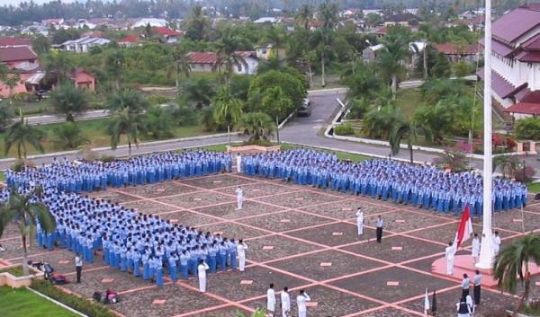 SMA Negeri 1 Matauli Pandan SMA Negeri 1 Matauli Pandan, salah satu sekolah unggulan yang dirikan tokoh Indonesia. (Foto : Facebook/MA Negeri 1 Matauli Pandan)