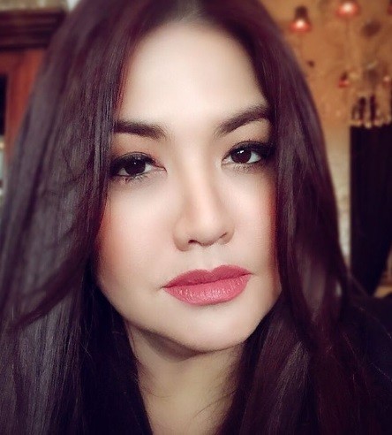 Cornelia Artis Wanita Menyesal Telah Bercerai dengan Suaminya. (Foto: instagram)
