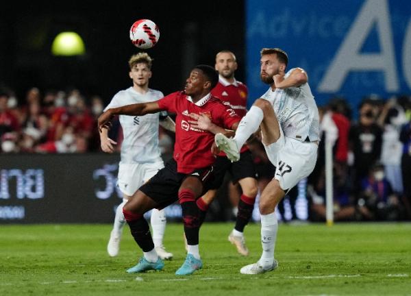 Manchester United menang telak 4-0 atas Liverpool pada laga uji coba pramusim 2022/2023. Ini jadi debut manis Erik Ten Hag. (REUTERS).