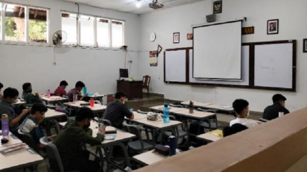 SMA Kolese De Britto Suasana belajar di SMA Kolese De Britto, sekolah unik tanpa sekat di ruang kelas. (Foto : iNews/Erfan Erlin)