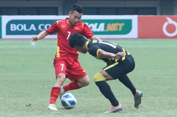 Vietnam kalah dari Malaysia Vietnam U-19 kalah telak 0-3 lawan Malaysia U-19 di semifinal Piala AFF U-19 2022. Netizen Indonesia pun senang bukan main dengan hasil itu. (foto: ZingNews).