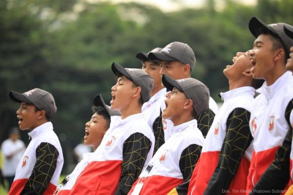 Nusantara Open 2022 Salah satu tim kontestan Nusantara Open 2022 menyanyikan yel-yel dalam acara pembukaan di Nusantara Polo Club, Cibinong, Kabupaten Bogor, Sabtu (16/7/2022). (Foto: MPI)