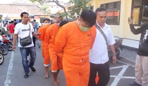Perampokan Brankas Buleleng Empat pelaku perampokan brankas di Buleleng. (Foto: iNewsTV/Pande Wismaya)